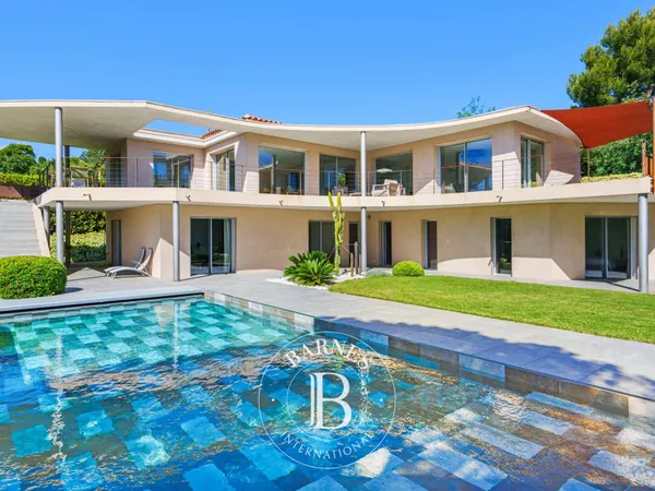 LOCATION SAISONNIÈRE - GOLFE DE SAINT-TROPEZ/GRIMAUD - 4 CHAMBRES