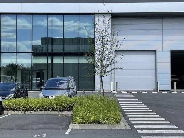 Local d'activité 928 m²