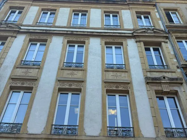 Studio lumineux 19 m² - Hyper-centre Metz, Place de la République