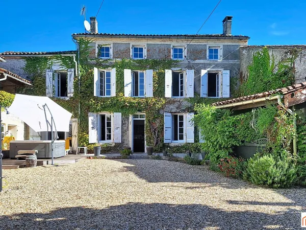 Grande charentaise de charme - 10 min de Cognac