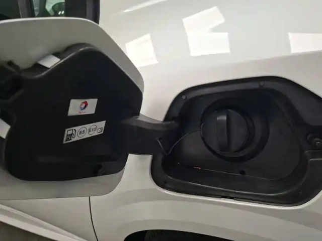 Peugeot 208 puretech 100 s&amp;s bvm6 — photo 21