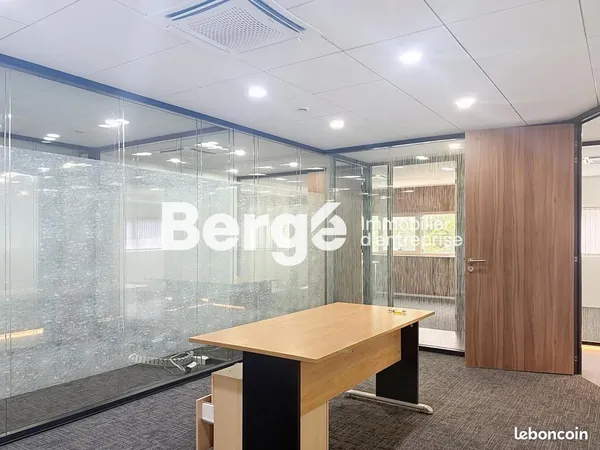Bureau 245 m²