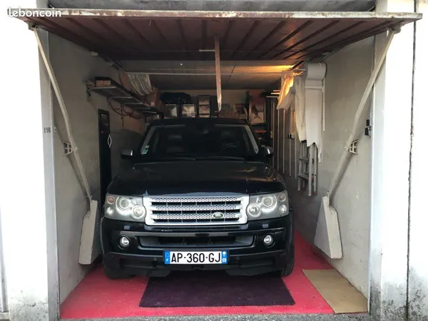 Garage aérien électrifié pour caravane fourgon bateau hors gabarit. Rue Armand Villeneuve