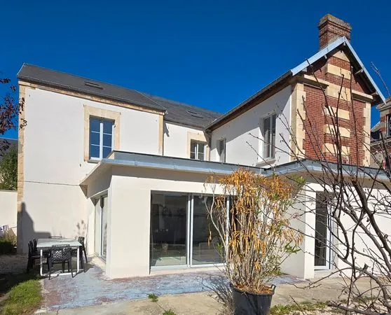 Maison rue st Gabriel Caen 170m² 4ch séjour cuisine 50m²