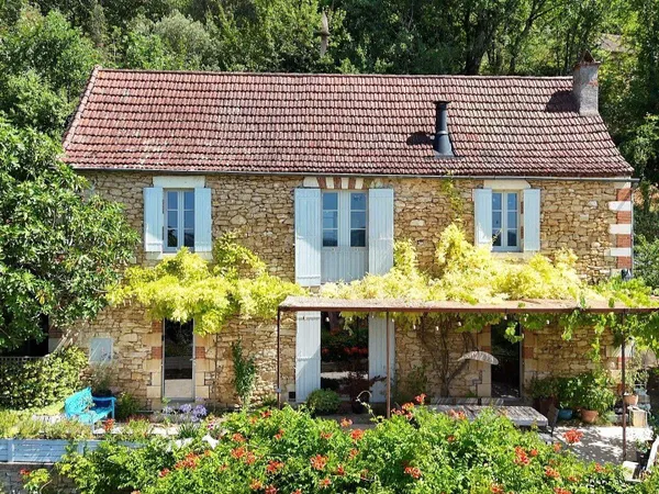 Maison St vincent de Cosse 24220