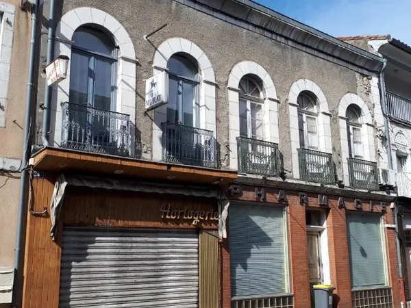 Vends maison 600m² Bel ensemble immobilier proche A64