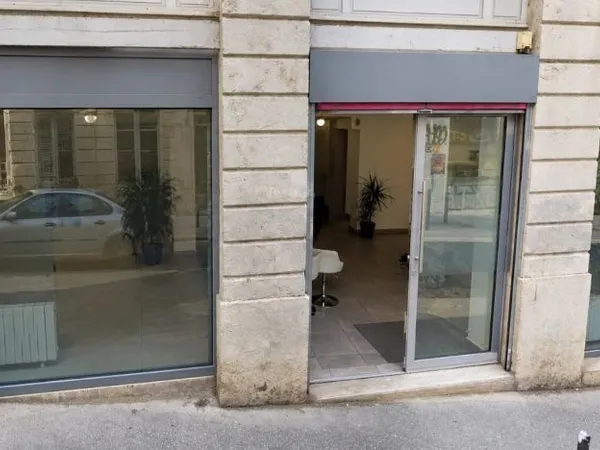 Local bureaux, sandwicherie 97 m²