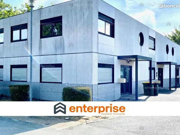 Bureau 200 m²