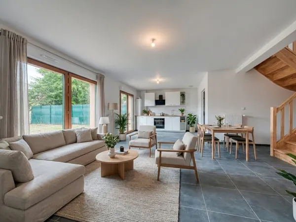 MAISON NEUVE - 91M2 HAB / 105M2 AU SOL AVEC GARAGE ET JARDIN