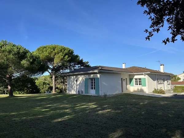 SAINT PALAIS / MER proche plage villa avec terrain boisé d