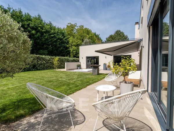 Élégance contemporaine de 311 m² dans cadre bucolique