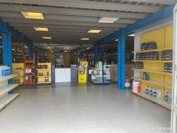 Garage automobile et boutique de pieces d'étachée