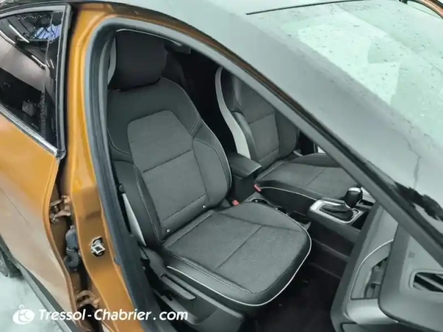 Renault Captur blue dci 115 edc intens — photo 24
