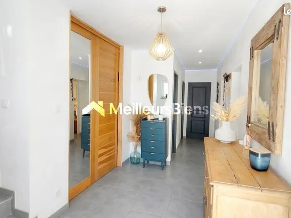 Maison 8 pièces 209 m²