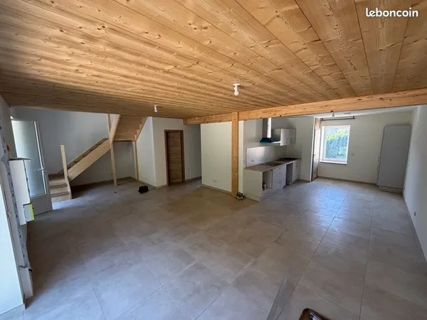 Location duplex T4 - 105 m² - Montferrand-le-Château