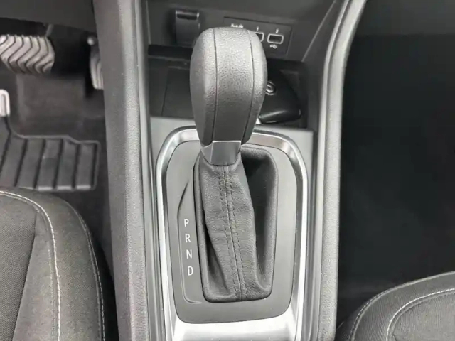Renault Captur blue dci 115 edc — photo 4