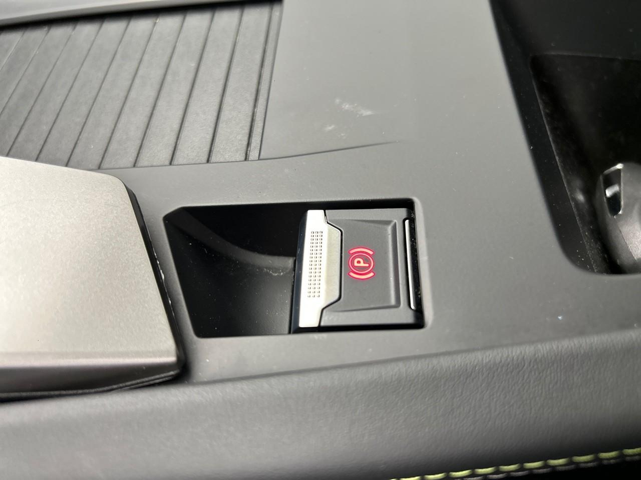 Peugeot 308 phev 180 e-eat8 gt — photo 19