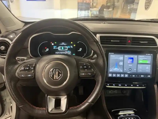 Mg Zs luxury — photo 12
