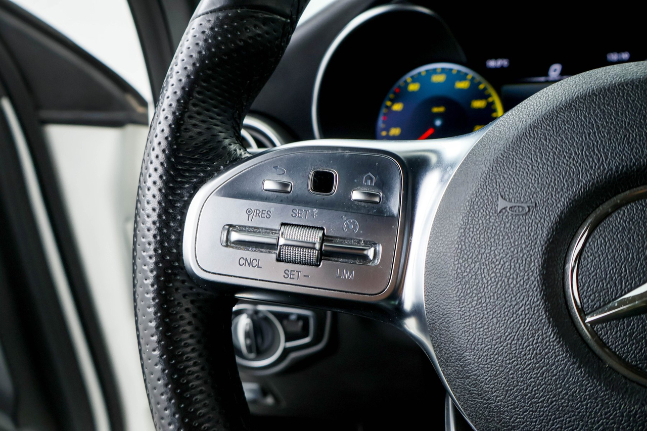 Mercedes GLC — photo 21