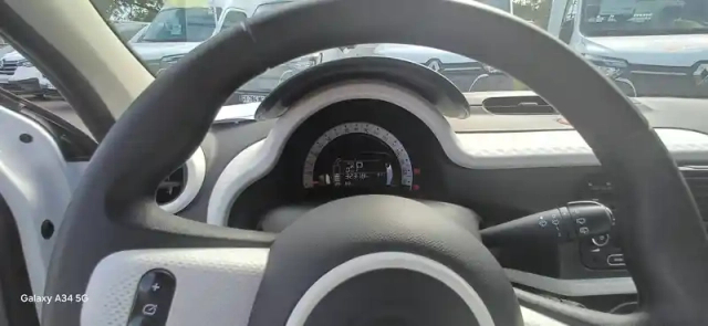 Renault Twingo iii e-tech — photo 2