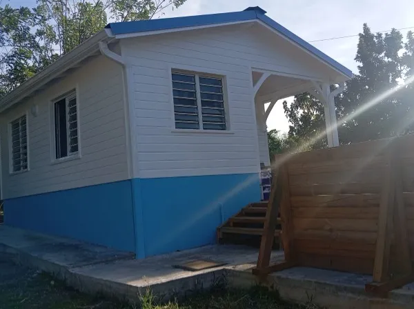 Bungalow blanc de Frégate en Location saisonnière