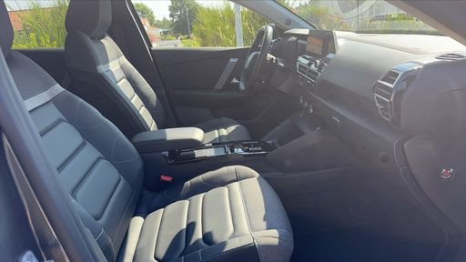 Citroen C4 1.5 BlueHDi 130 EAT8 - Max – 2024 – 26100 km – Diesel – Boîte Automatique — photo 36