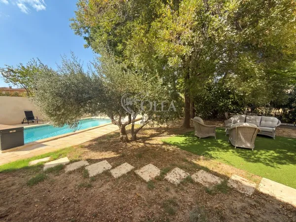 Villa familiale 170m² avec piscine au calme, proche d'Uzès