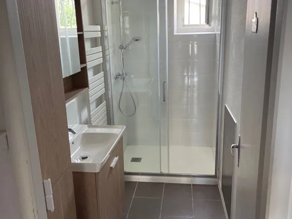 Maison 98 m² - 3 chambres + bureau - Jardin & accès voiture - DPE C