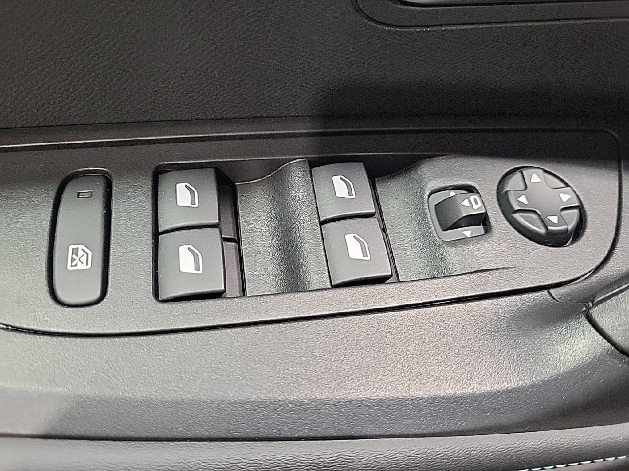 Peugeot 2008 bluehdi 130 s&s eat8 allure — photo 23