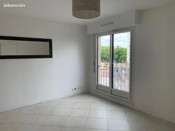 Grand Studio lumineux, 30m² au 4ème et dernier étage avec ascenseur