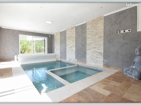 Propriété 6 pièces 220 m²