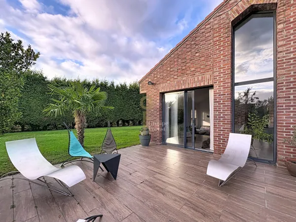 Maison d'architecte de 180m2 sur terrain paysager de 1200m2