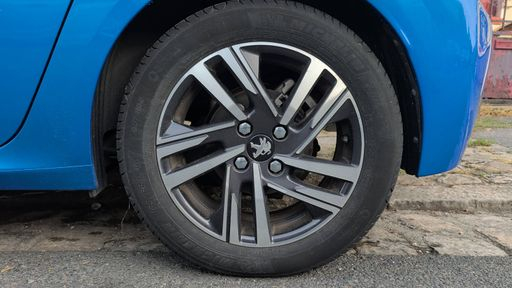 Peugeot 208 1.2 PureTech 100 - Allure Pack – 2021 – 14073 km – Essence – Boîte Manuelle — photo 18