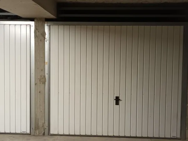 Garage boxé dans résidence à proximité de la mairie de Castanet-Tolosan, 14 M2