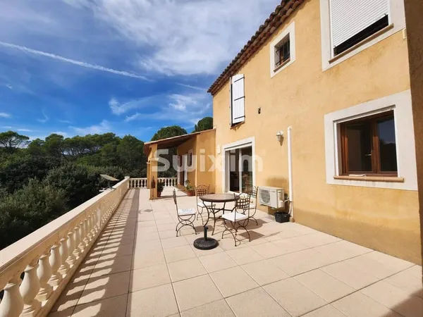 Maison 10 pièces 237 m²