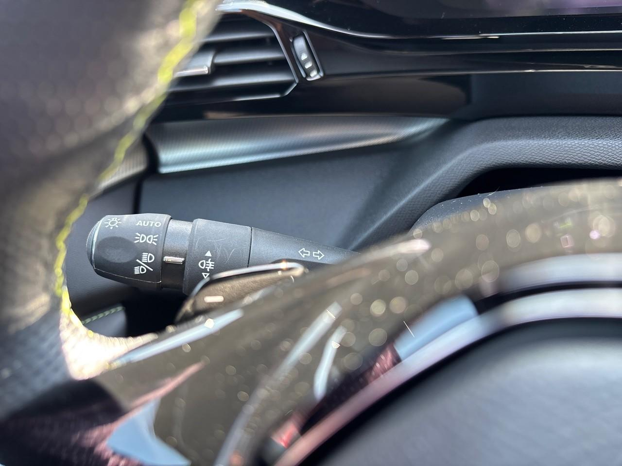 Peugeot 308 1.2 essence 130ch s&s gt eat8 — photo 15