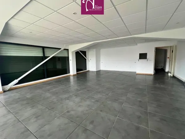 À louer - Local commercial 92m2 - RDC - Jarry