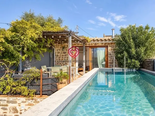 Maison de village avec piscine, annexe et vues panoramiques