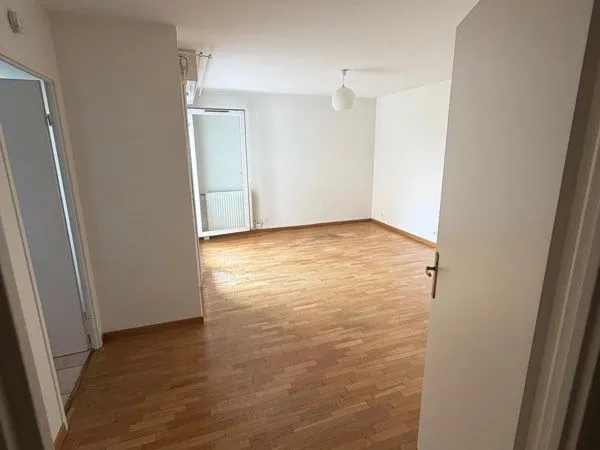 Studio en location aux portes de Paris, proche métro 7. Au Kremlin bicetre
