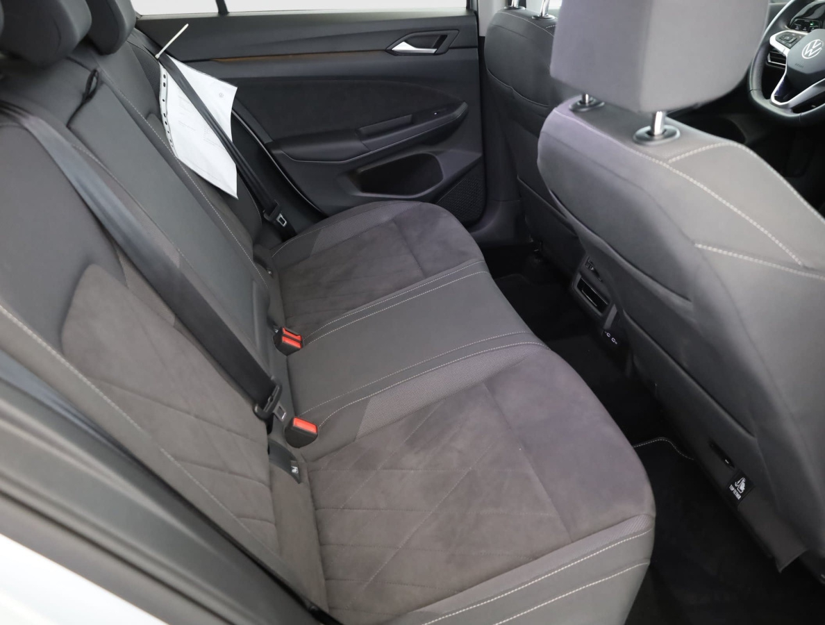 Volkswagen Golf 8 — photo 11