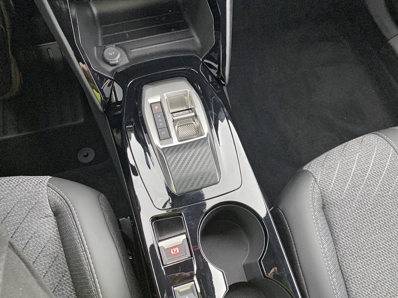 Peugeot 2008 hybrid 145 ch e-dcs6 allure — photo 17