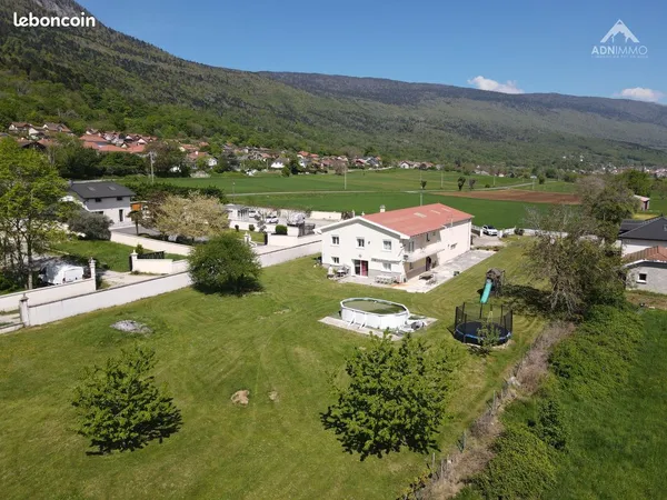 Maison 7 pièces 226 m²