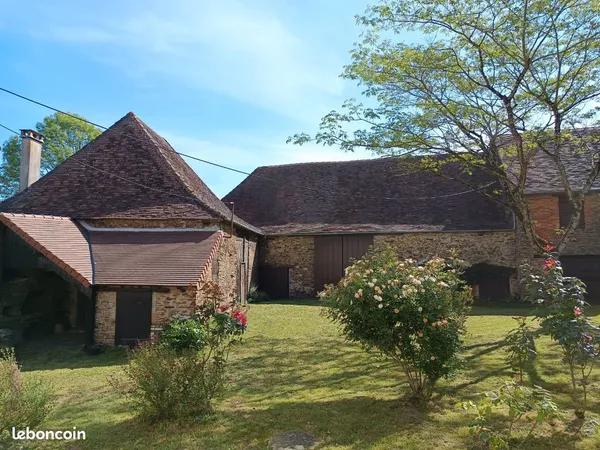 Belle propriété périgourdine avec maison de 175 m2 et dépendances