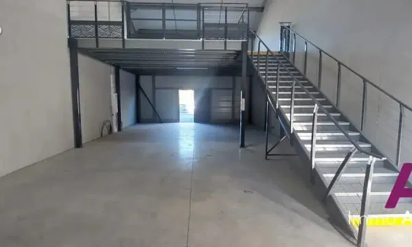 Commerce 1 pièce 160 m²