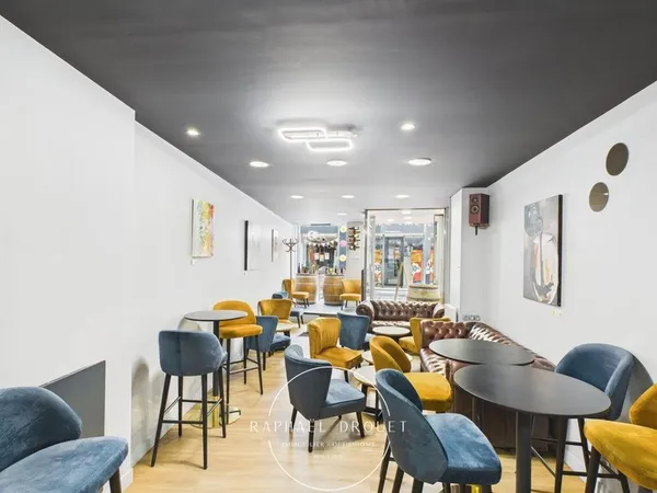 A VENDRE BAR LICENCE IV - FONDS DE COMMERCE RENOVÉ - CENTRE-VILLE