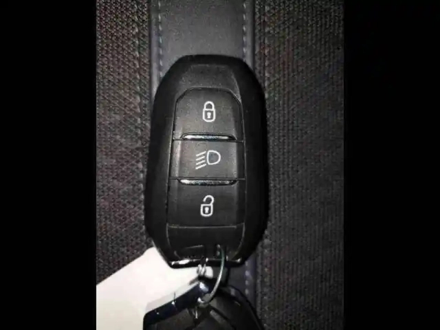 Peugeot 2008 puretech 130 s&amp;s eat8 — photo 30