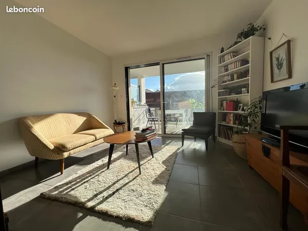 Bourgoin-centre, T2 récent 48m², terrasse, Garage