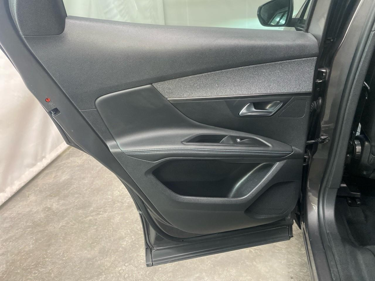 Peugeot 3008 hybrid 225 e-eat8 allure pack — photo 27