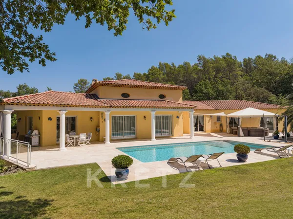 Élégante villa provençale de plain-pied au coeur d'un domaine paysager de 10 000 m²