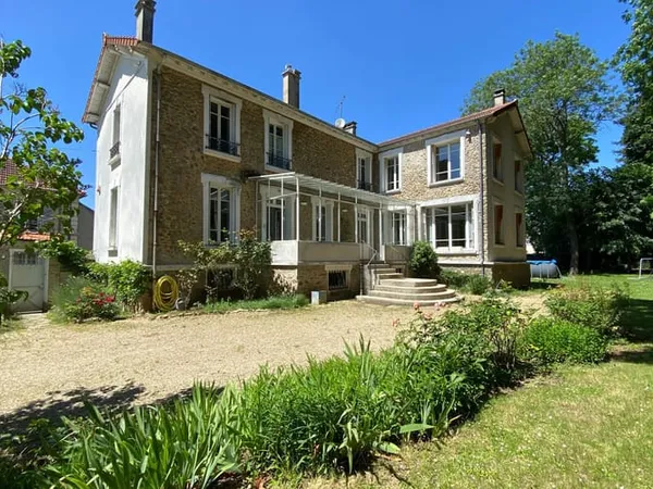 Maison 6 pièces 241 m²